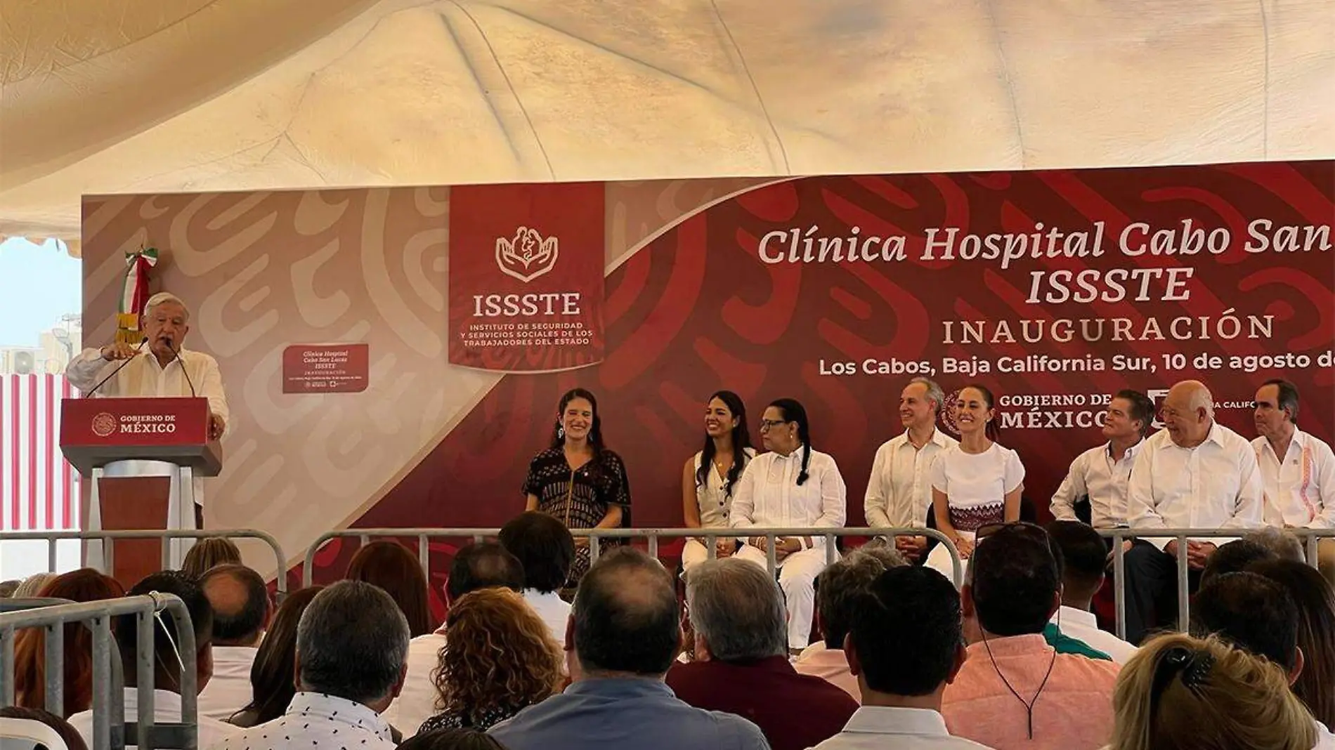 AMLO inaugura clinica en los cabos